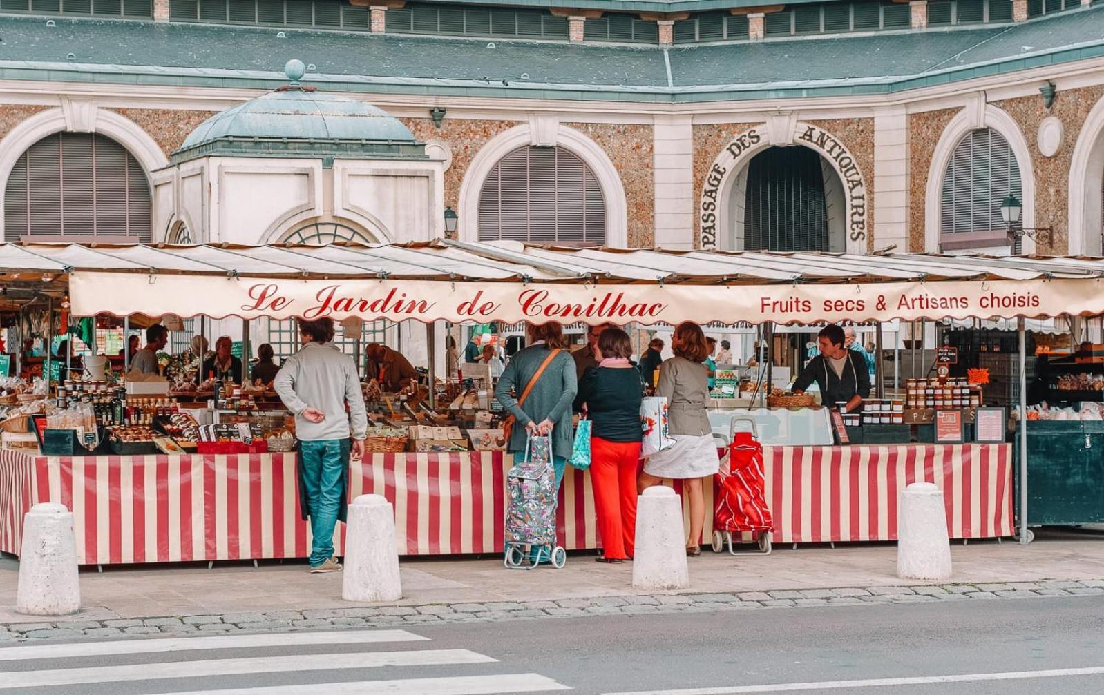 Studette Remilly A Versailles Luaran gambar