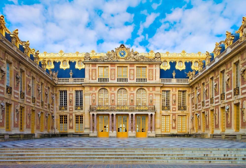 Studette Remilly A Versailles Luaran gambar