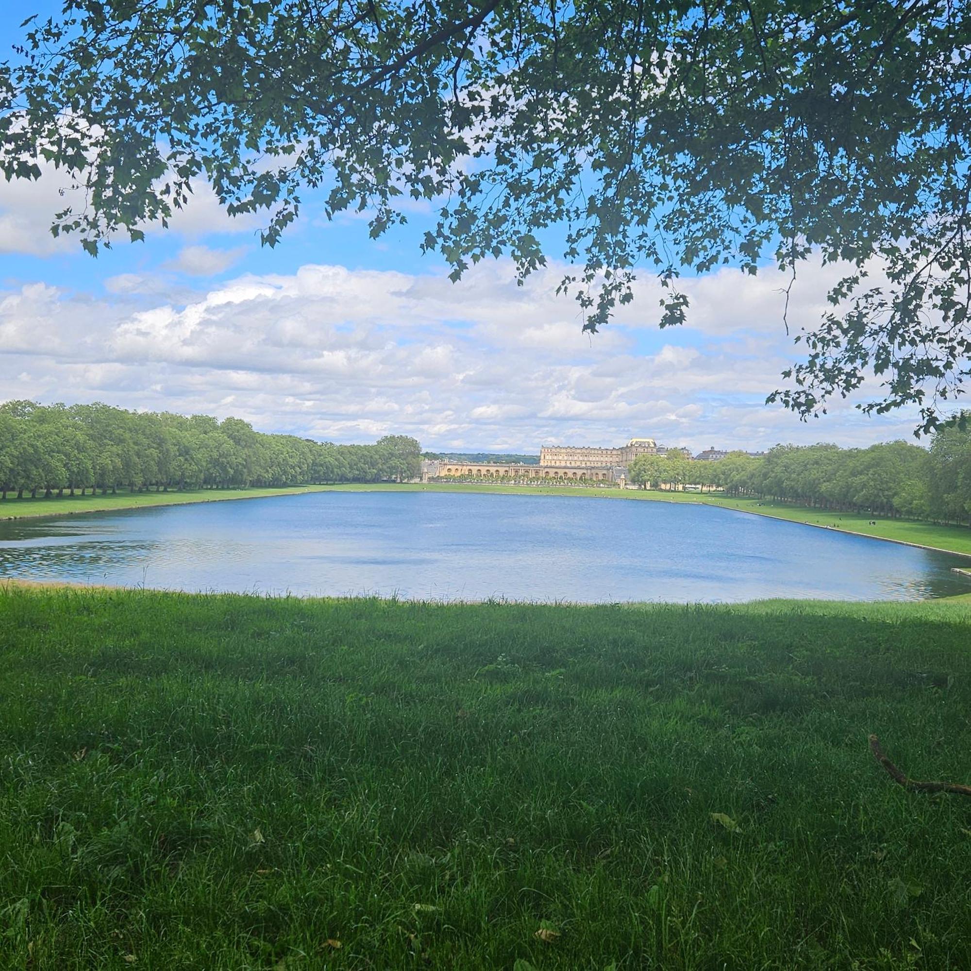 Studette Remilly A Versailles Luaran gambar