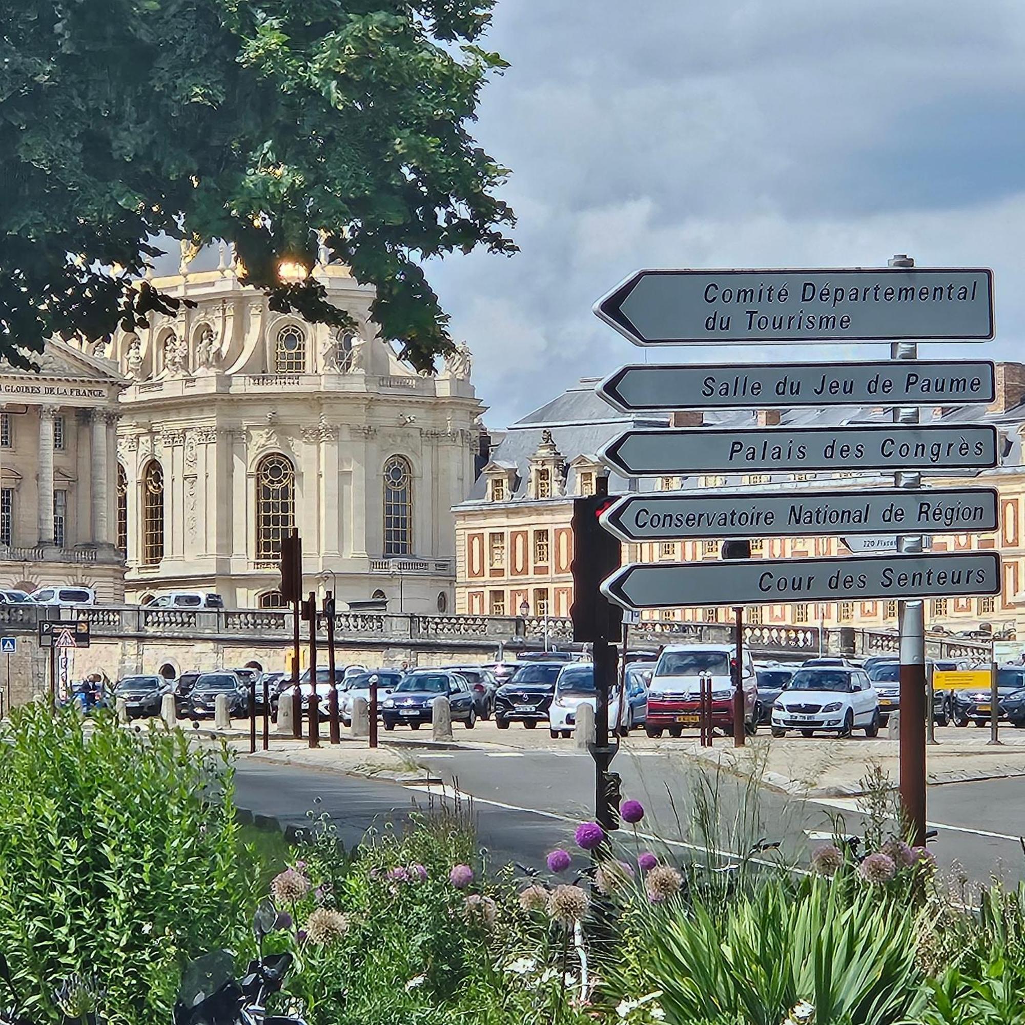 Studette Remilly A Versailles Luaran gambar